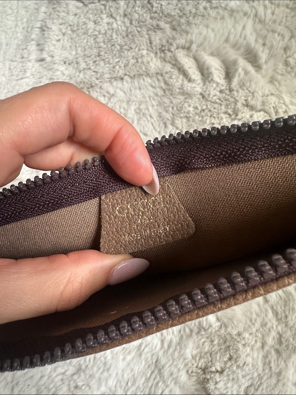 Gucci Plus Beige/Tan GG Supreme Zip Pouch - Picture 2 of 8